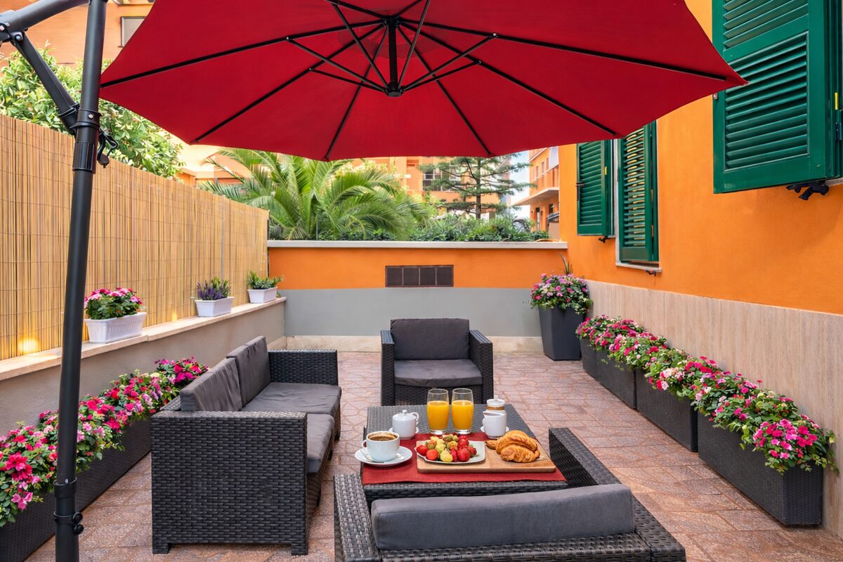 Colazione servita in veranda
